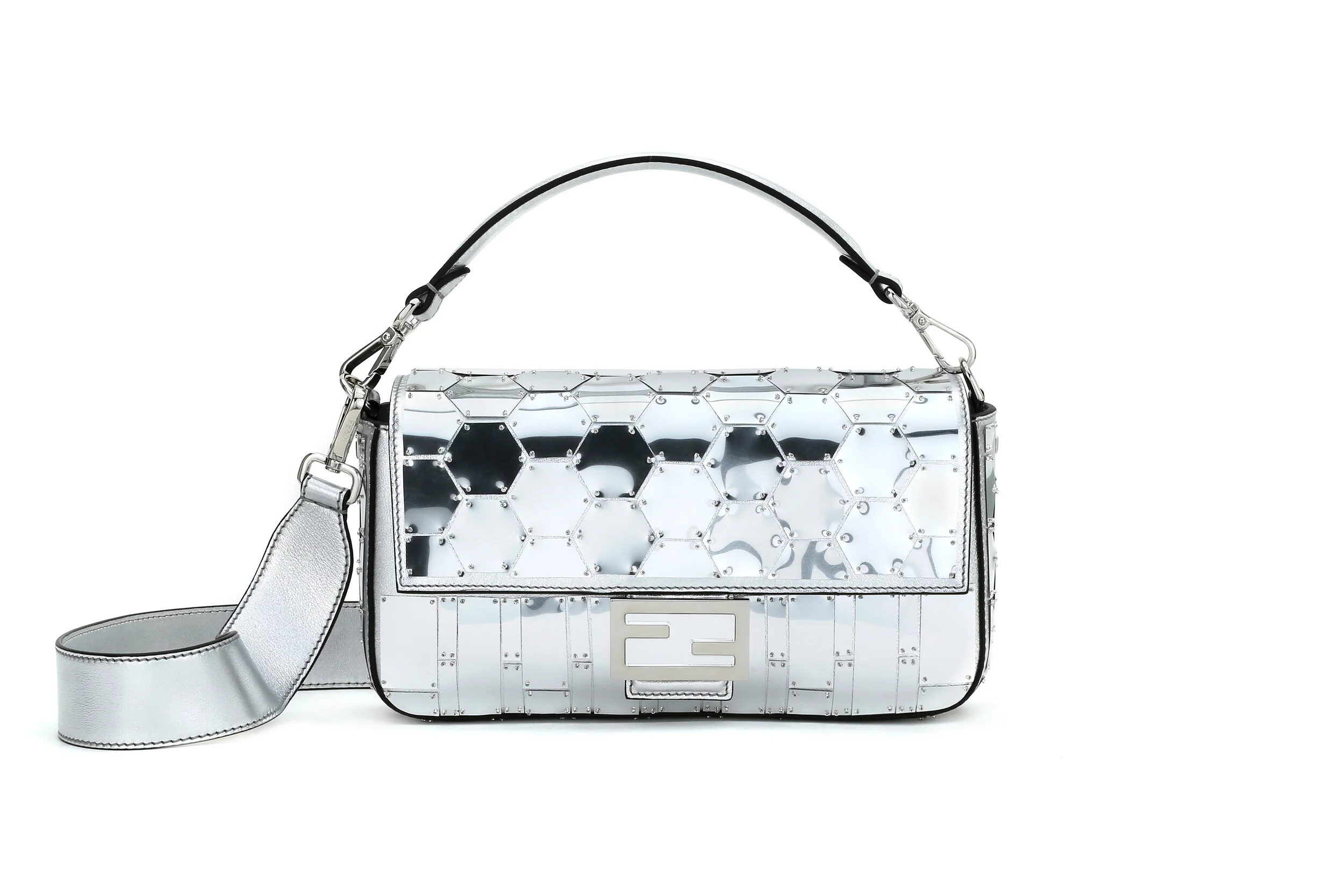 【極美品】FENDI シルバー ロゴプリント ニッキーミナージュ Fendi」最新作はニッキー・ミナージュとのグラマラスなコラボ